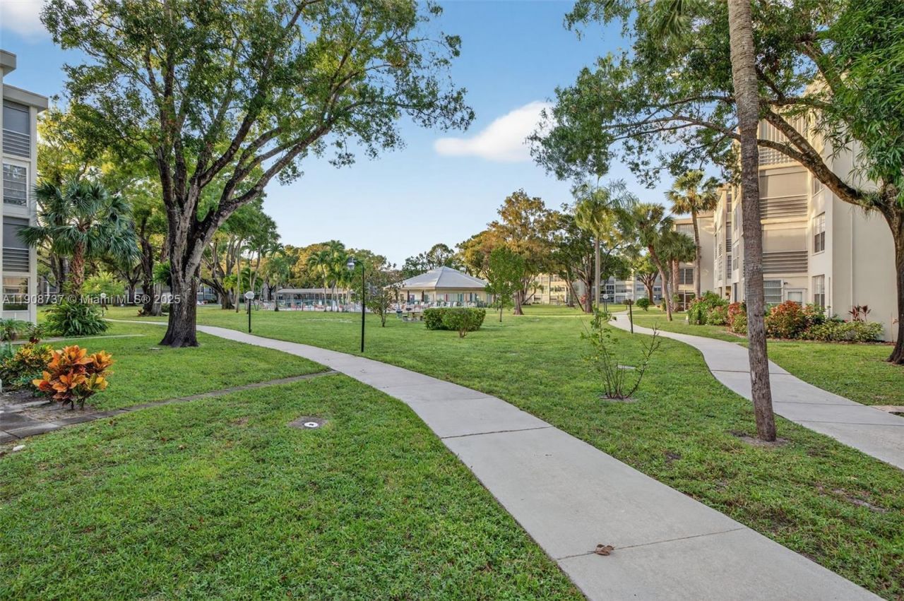 2901 NW 48th Ave, Unit 468, Lauderdale Lakes, FL 33313 Photo