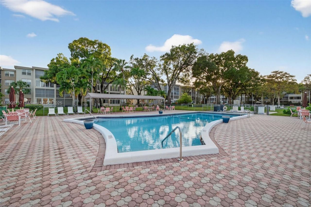2901 NW 48th Ave, Unit 468, Lauderdale Lakes, FL 33313 Photo