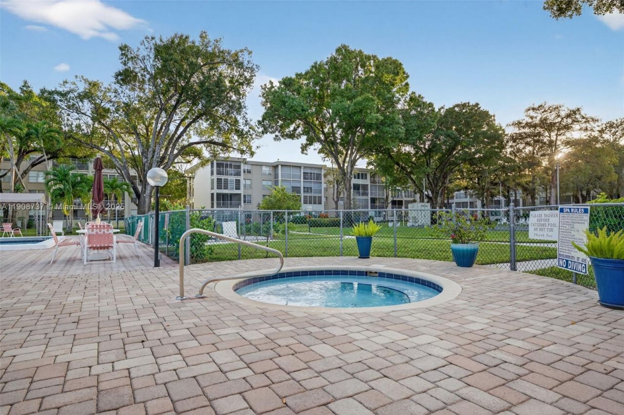 2901 NW 48th Ave, Unit 468, Lauderdale Lakes, FL 33313 Photo