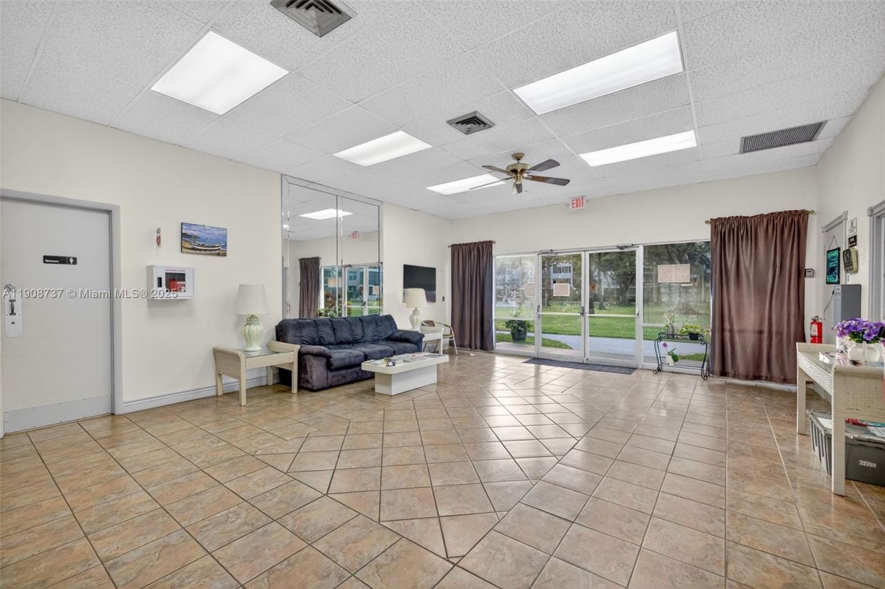 2901 NW 48th Ave, Unit 468, Lauderdale Lakes, FL 33313 Photo