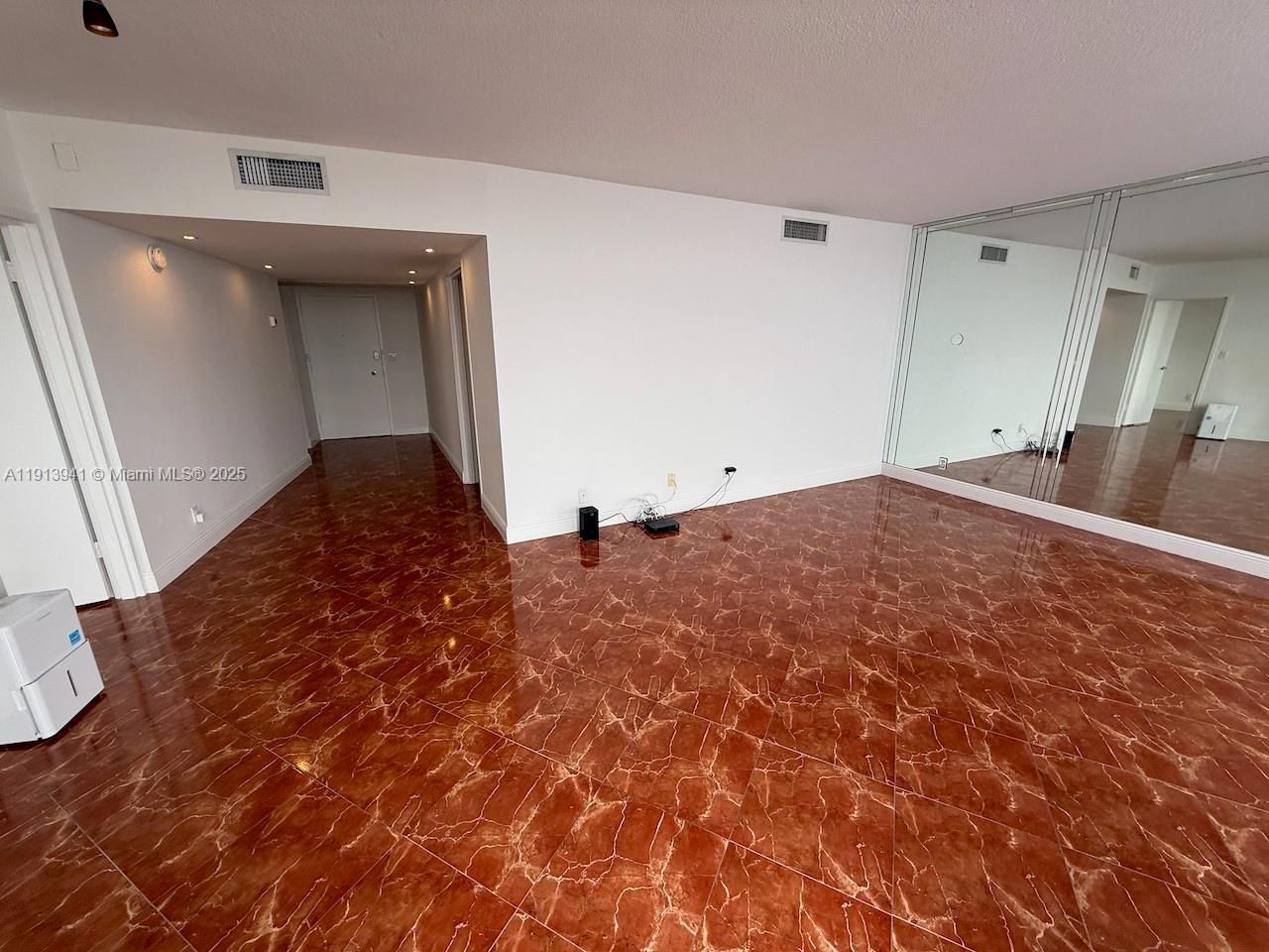 900 Bay Dr, Unit 419, Miami Beach, FL 33141 Photo