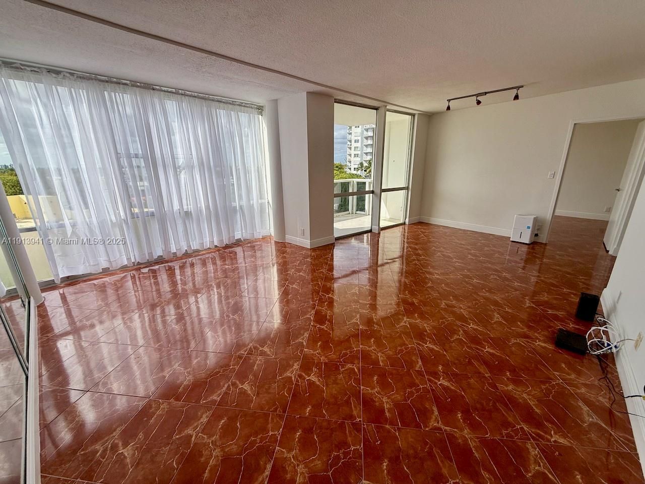 900 Bay Dr, Unit 419, Miami Beach, FL 33141 Photo