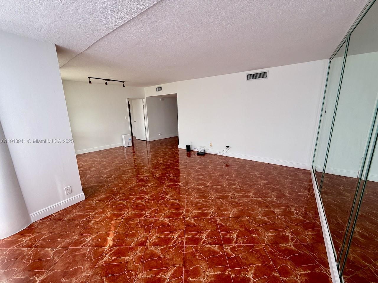 900 Bay Dr, Unit 419, Miami Beach, FL 33141 Photo