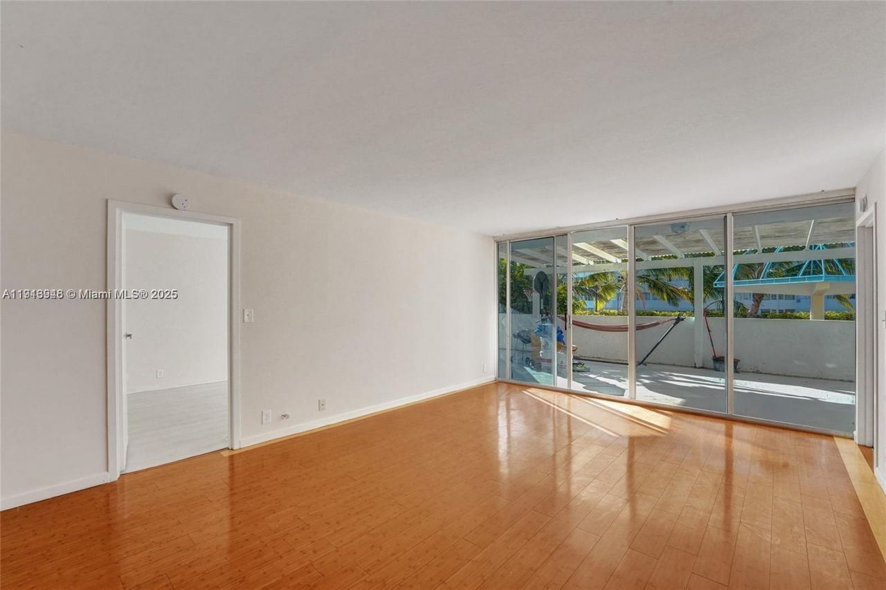 7601 E Treasure Dr, Unit 406, North Bay Village, FL 33141 Photo