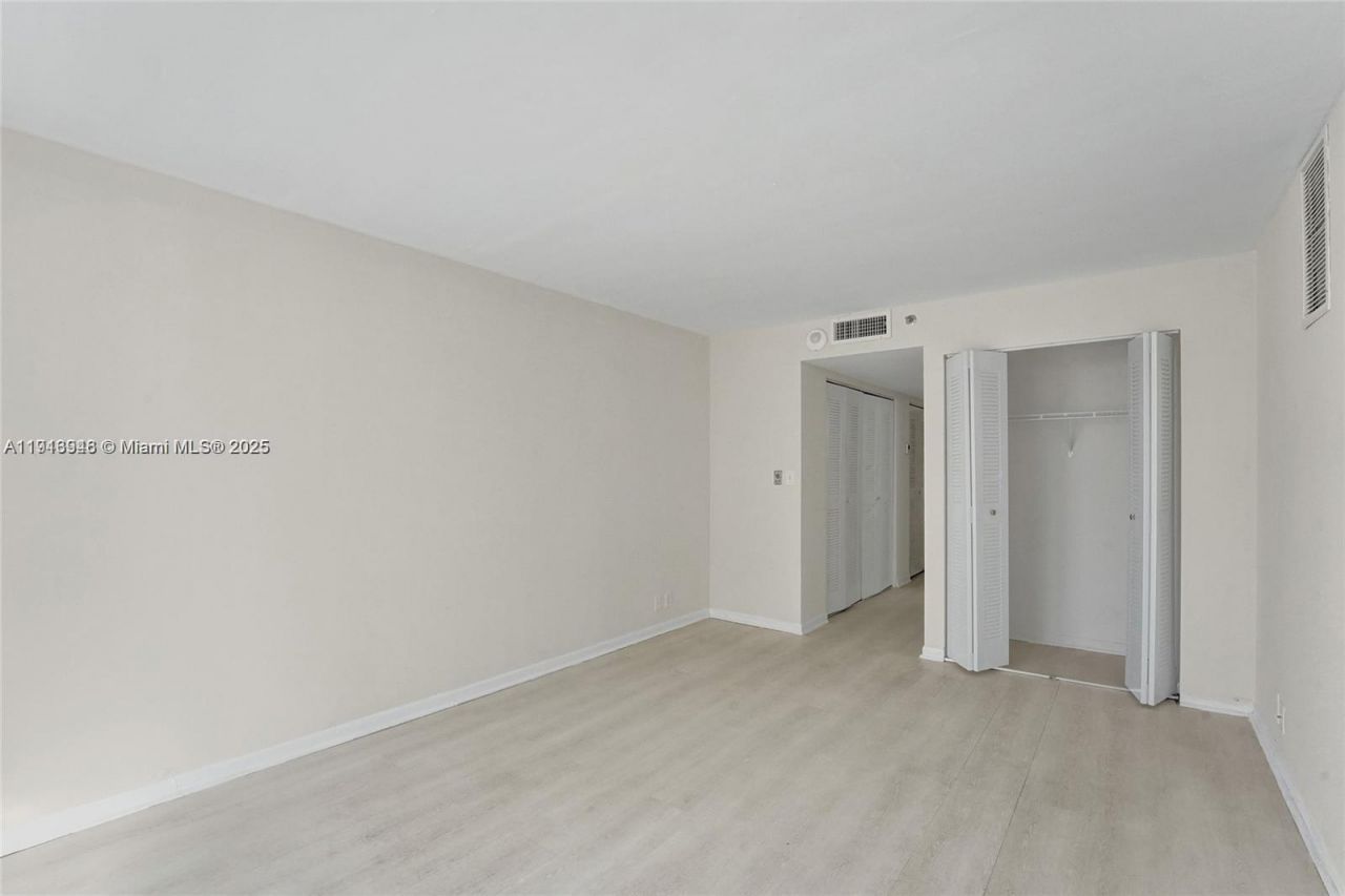 7601 E Treasure Dr, Unit 406, North Bay Village, FL 33141 Photo