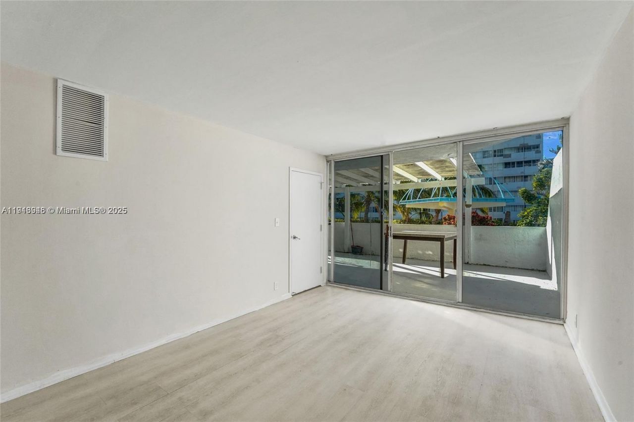 7601 E Treasure Dr, Unit 406, North Bay Village, FL 33141 Photo