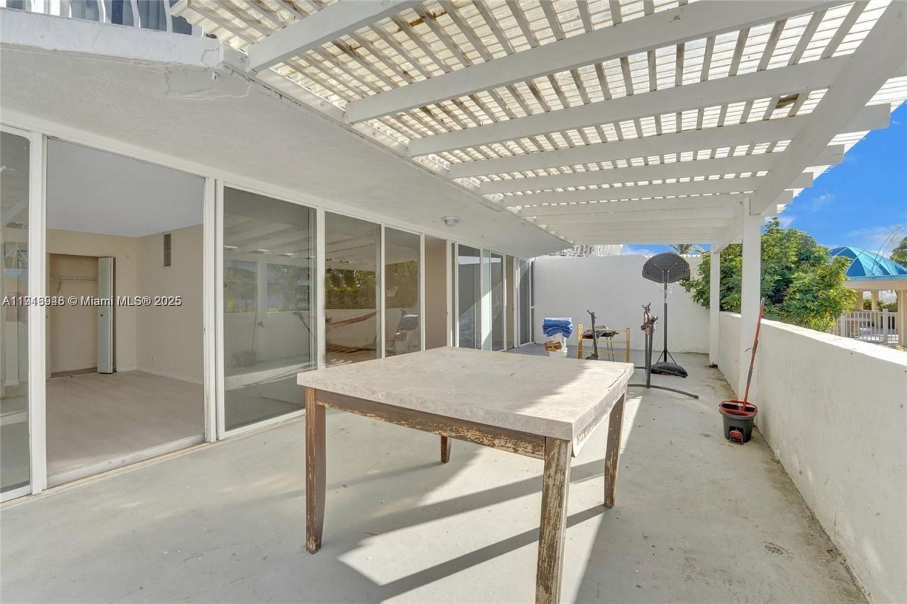 7601 E Treasure Dr, Unit 406, North Bay Village, FL 33141 Photo