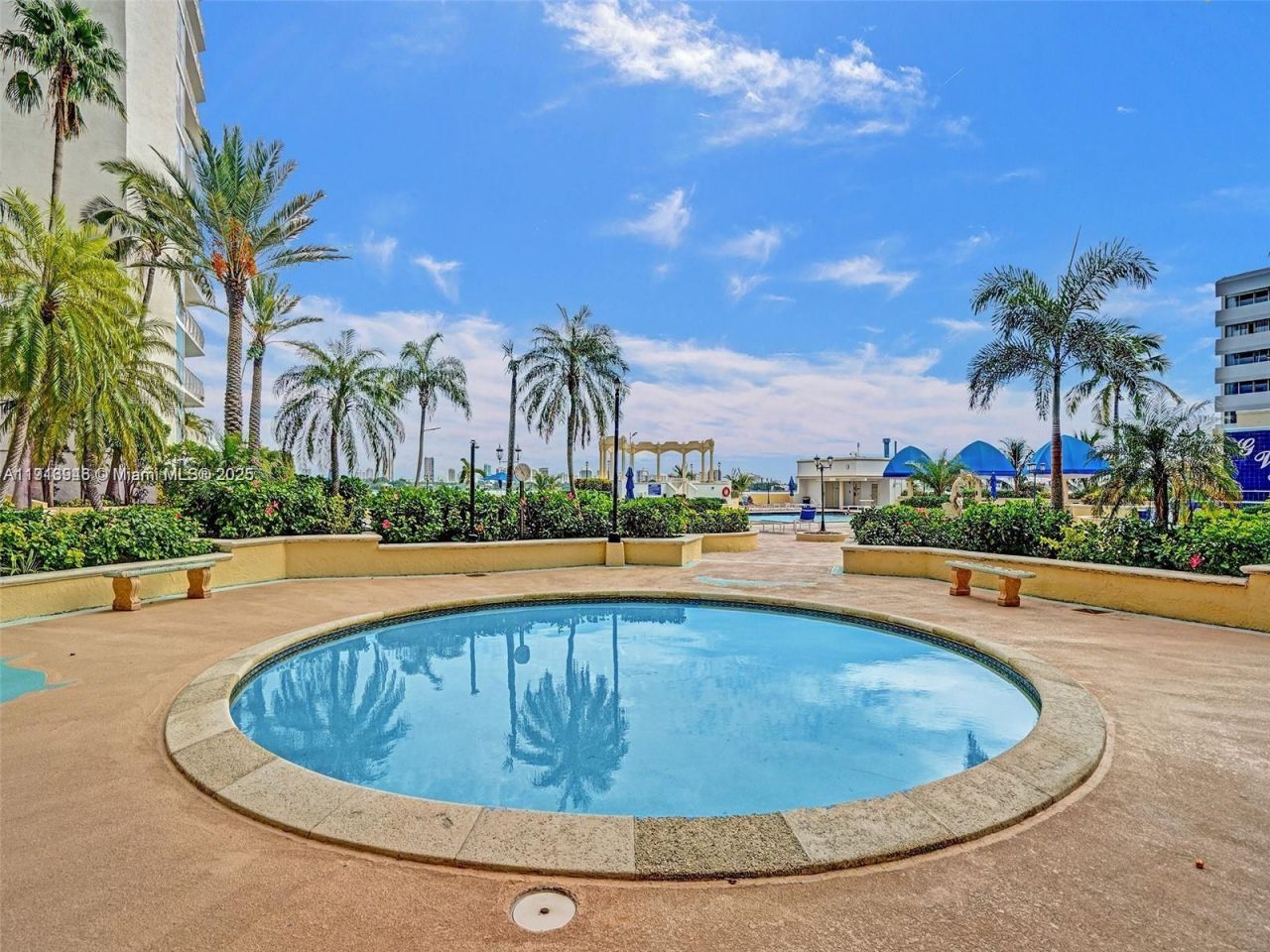 7601 E Treasure Dr, Unit 406, North Bay Village, FL 33141 Photo