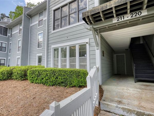 211 Summit North Drive NE, Unit 211, Atlanta, GA 30324