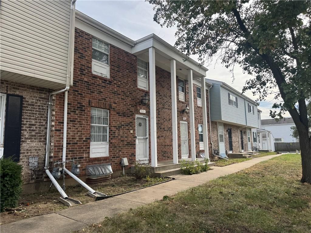 5956 E 129th Street, Grandview, MO 64030 Main Photo