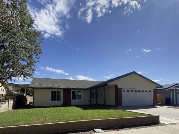 28144 Alaminos Drive, Saugus, CA 91350