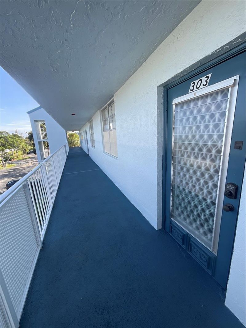 7690 NW 18th St, Unit 303, Margate, FL 33063 Photo