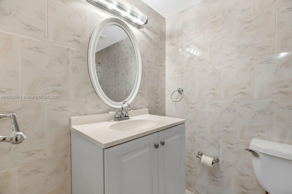 2625 Collins Ave, Unit 702, Miami Beach, FL 33140 Photo