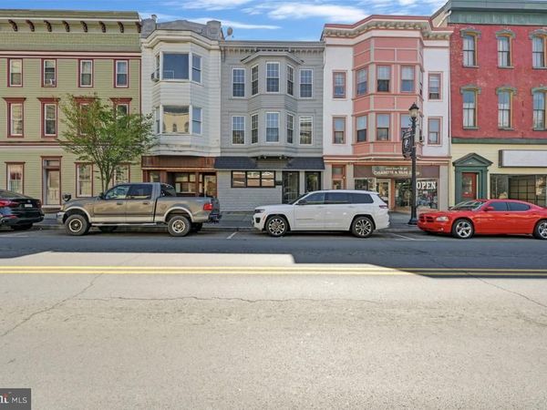 128 E BROAD STREET, TAMAQUA, PA 18252