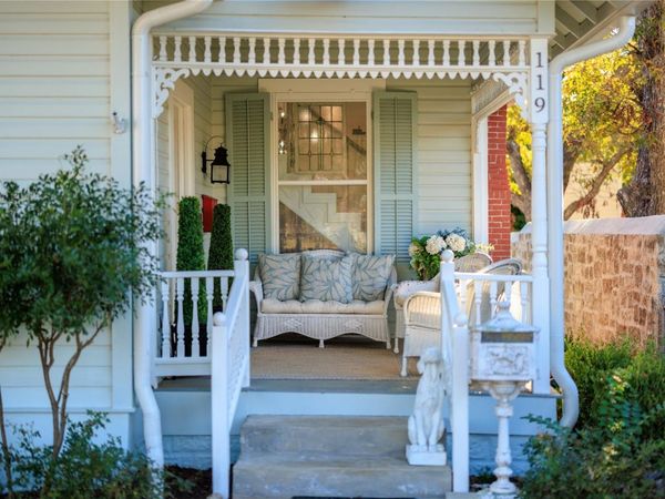 119 W San Antonio ST, Fredericksburg, TX 78624