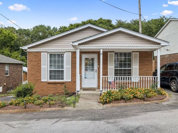 126 Five Oaks Dr, Nashville, TN 37217