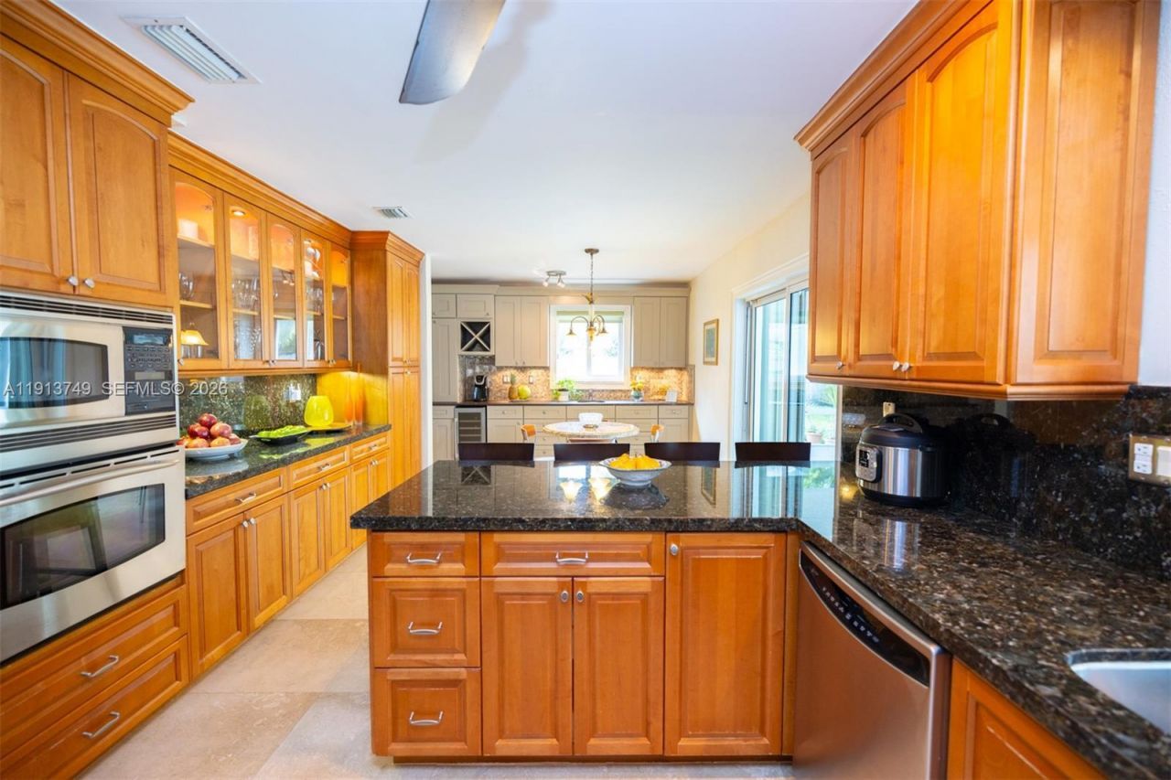 7605 SW 178th Ter, Palmetto Bay, FL 33157 Photo