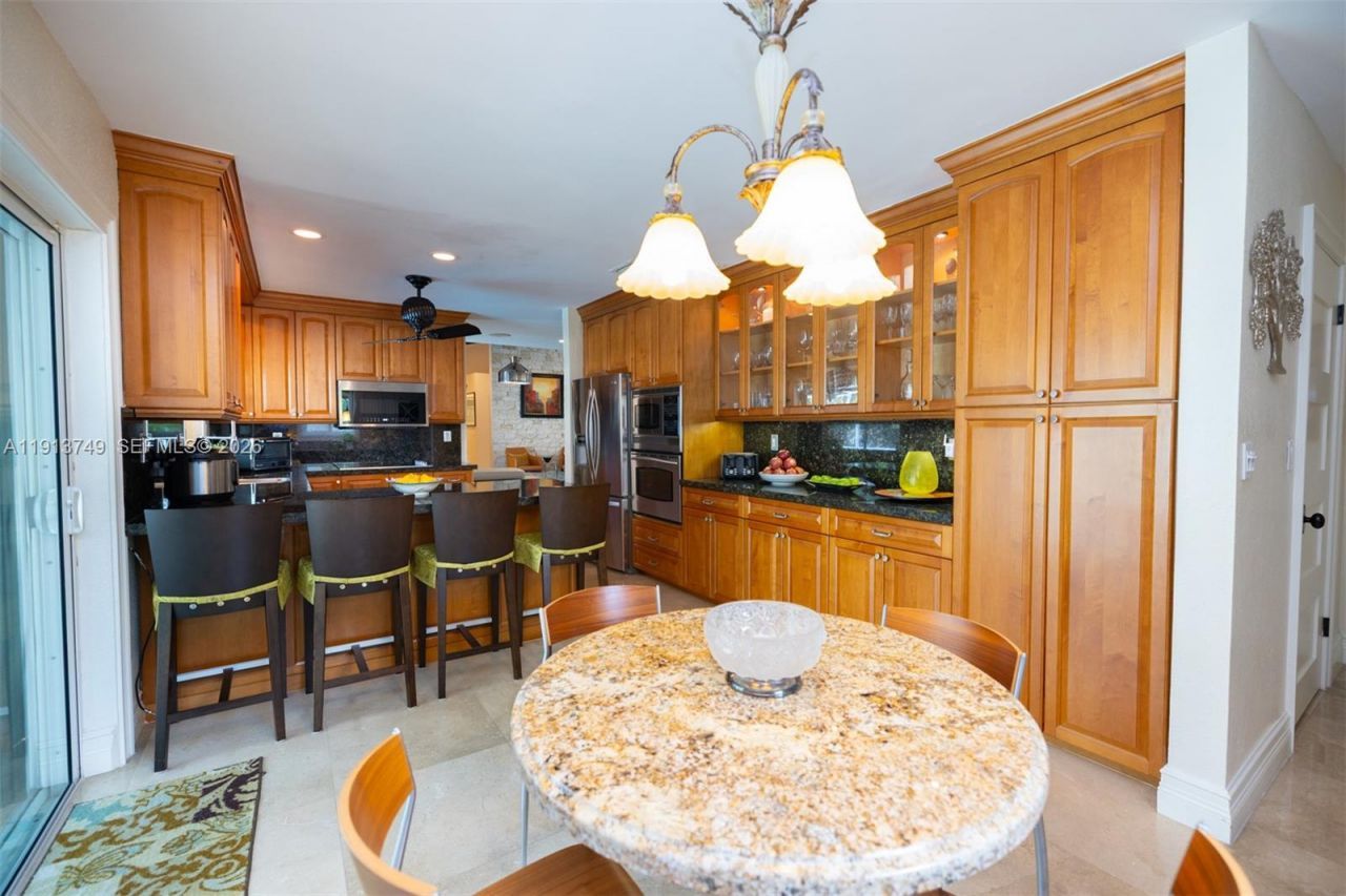 7605 SW 178th Ter, Palmetto Bay, FL 33157 Photo