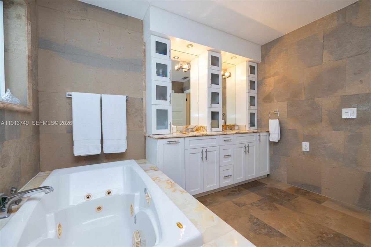 7605 SW 178th Ter, Palmetto Bay, FL 33157 Photo