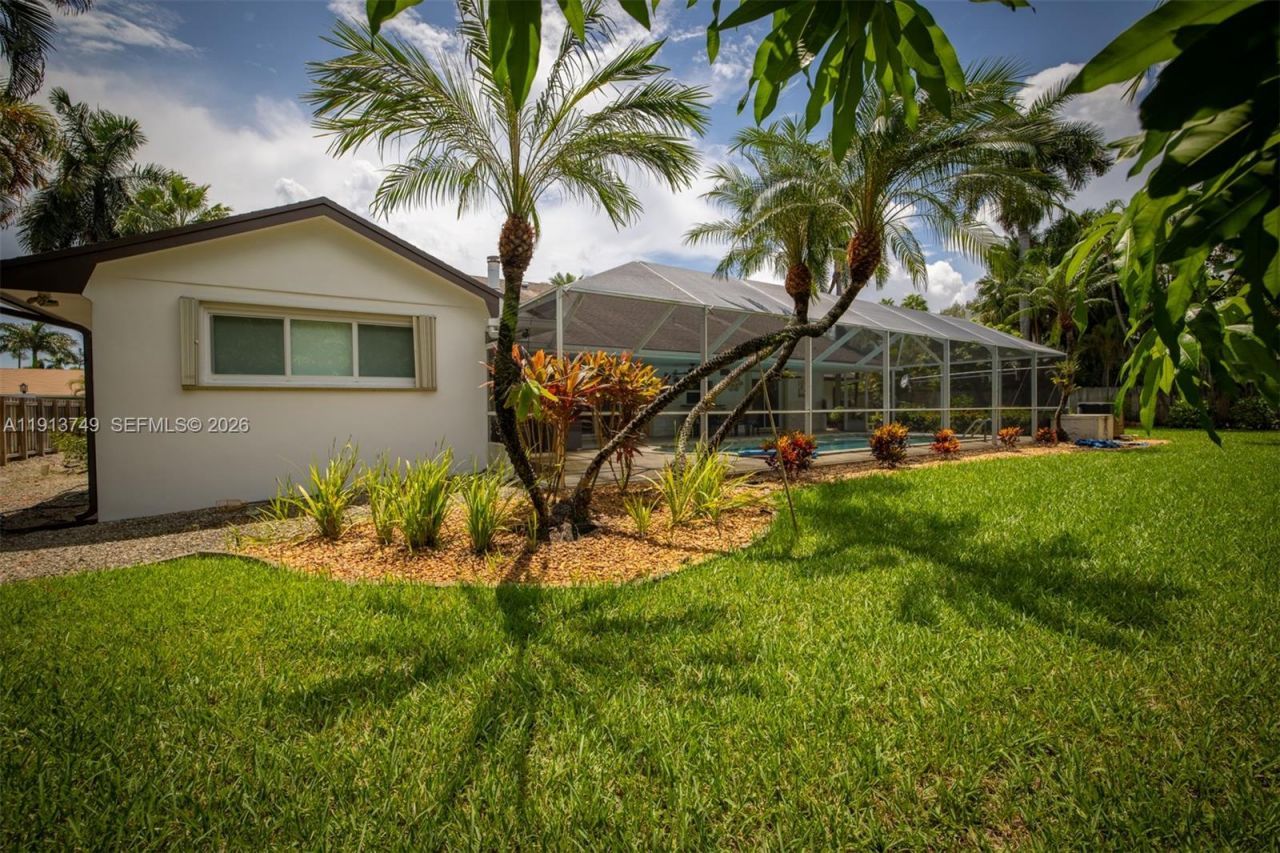 7605 SW 178th Ter, Palmetto Bay, FL 33157 Photo