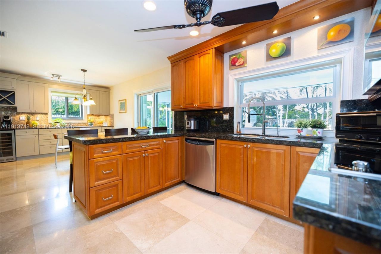 7605 SW 178th Ter, Palmetto Bay, FL 33157 Photo