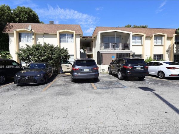 7825 Miller Dr, Unit C211, Miami, FL 33155