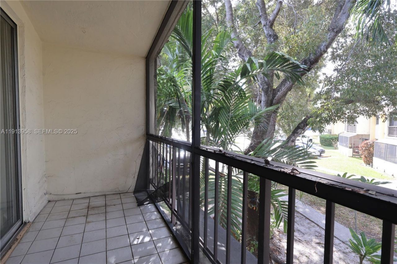 7825 Miller Dr, Unit C211, Miami, FL 33155 Photo