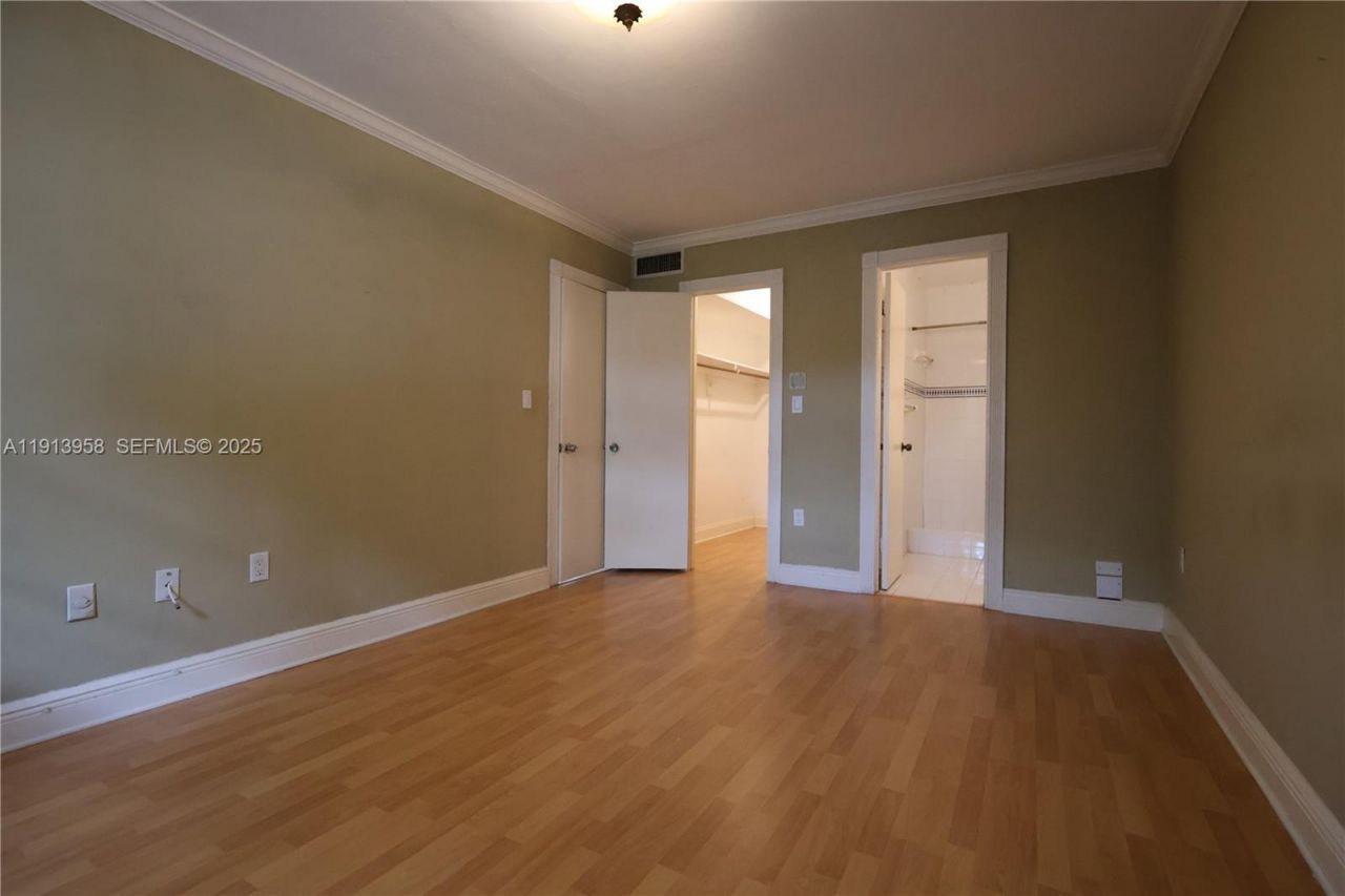 7825 Miller Dr, Unit C211, Miami, FL 33155 Photo