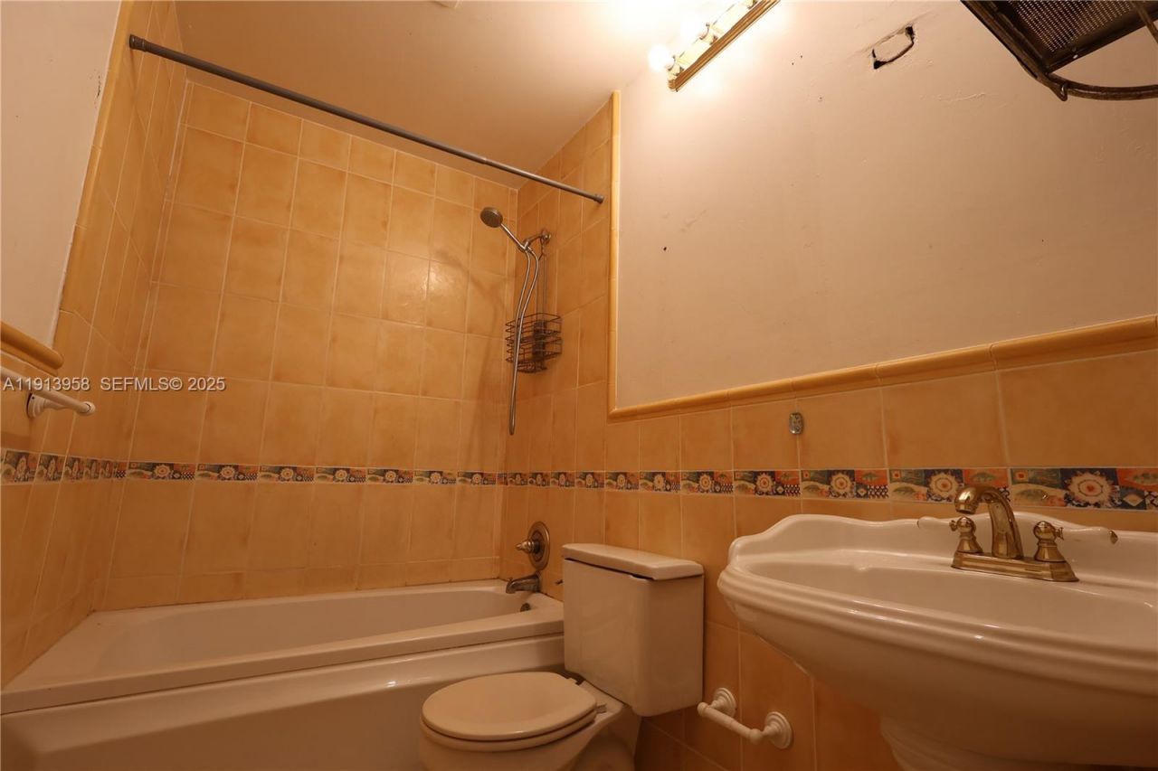 7825 Miller Dr, Unit C211, Miami, FL 33155 Photo