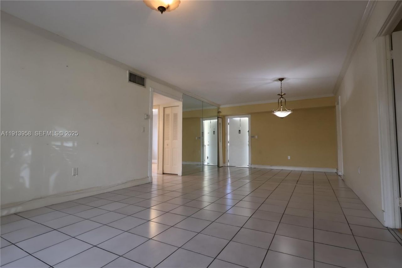 7825 Miller Dr, Unit C211, Miami, FL 33155 Photo