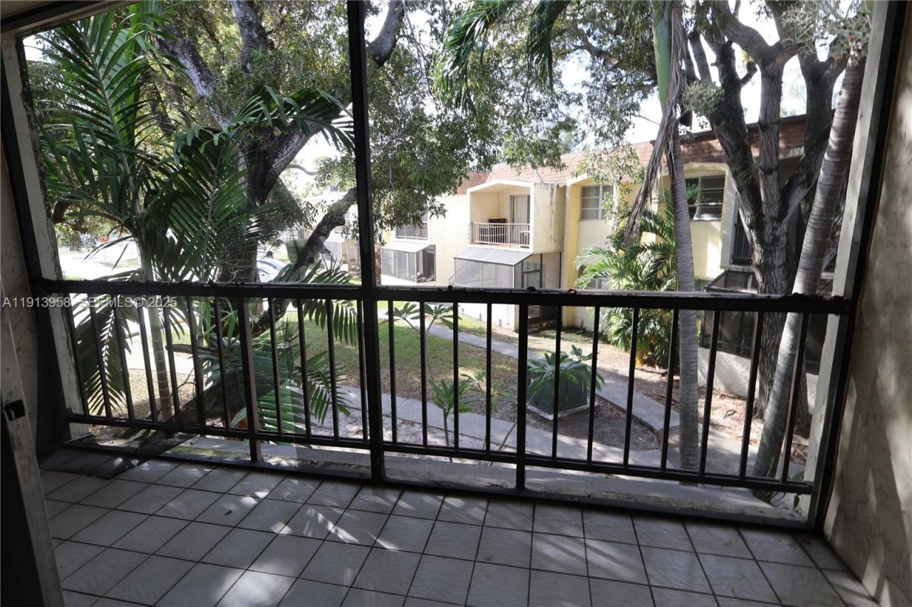 7825 Miller Dr, Unit C211, Miami, FL 33155 Photo