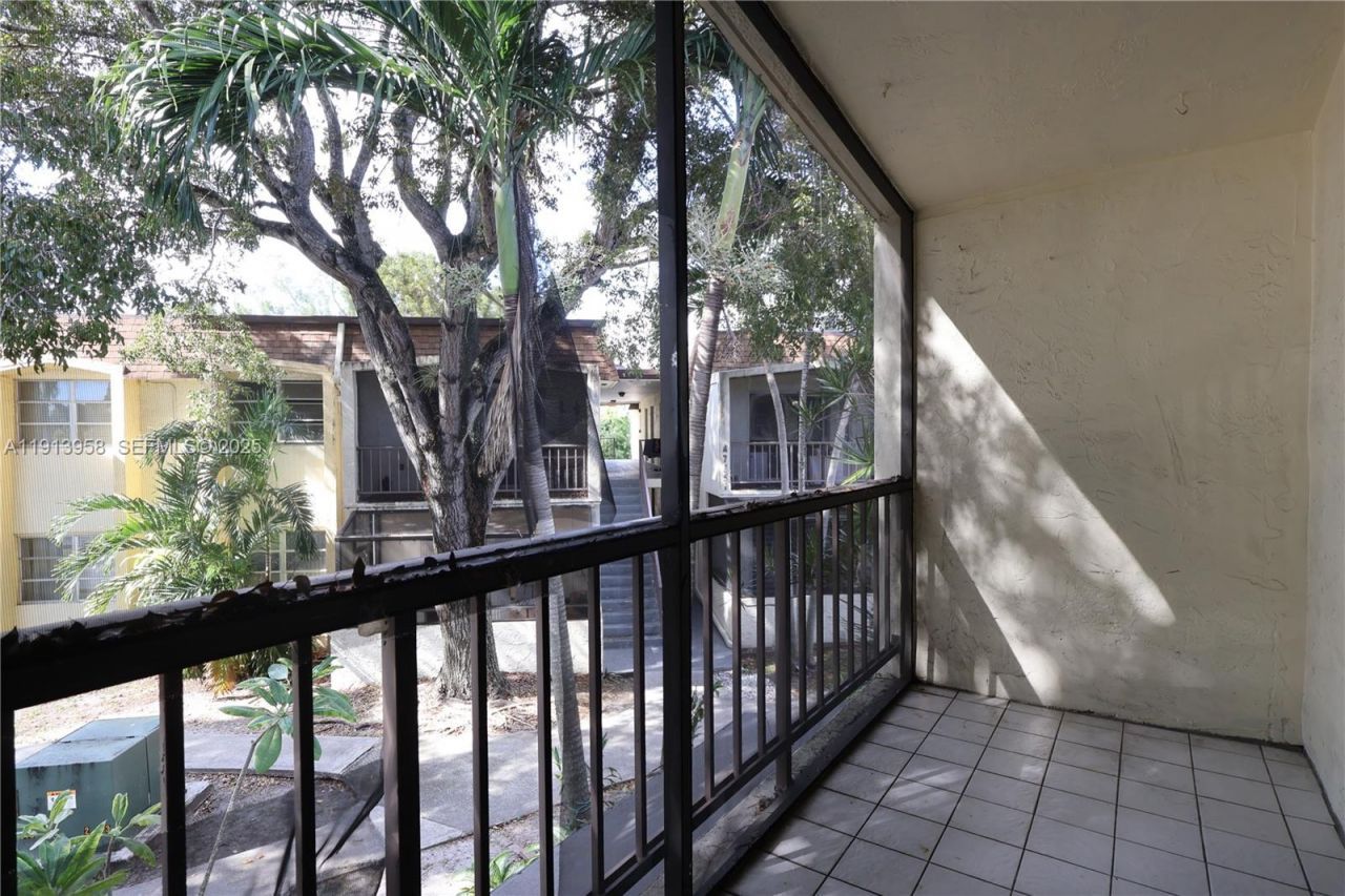 7825 Miller Dr, Unit C211, Miami, FL 33155 Photo