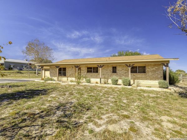 171 Big Oak Drive, Adkins, TX 78101