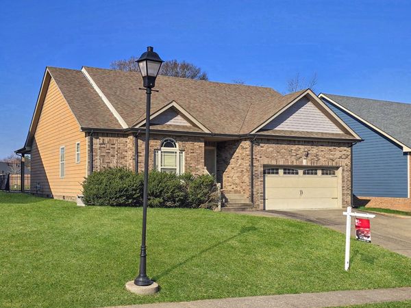 2212 Fairfax Dr, Clarksville, TN 37043