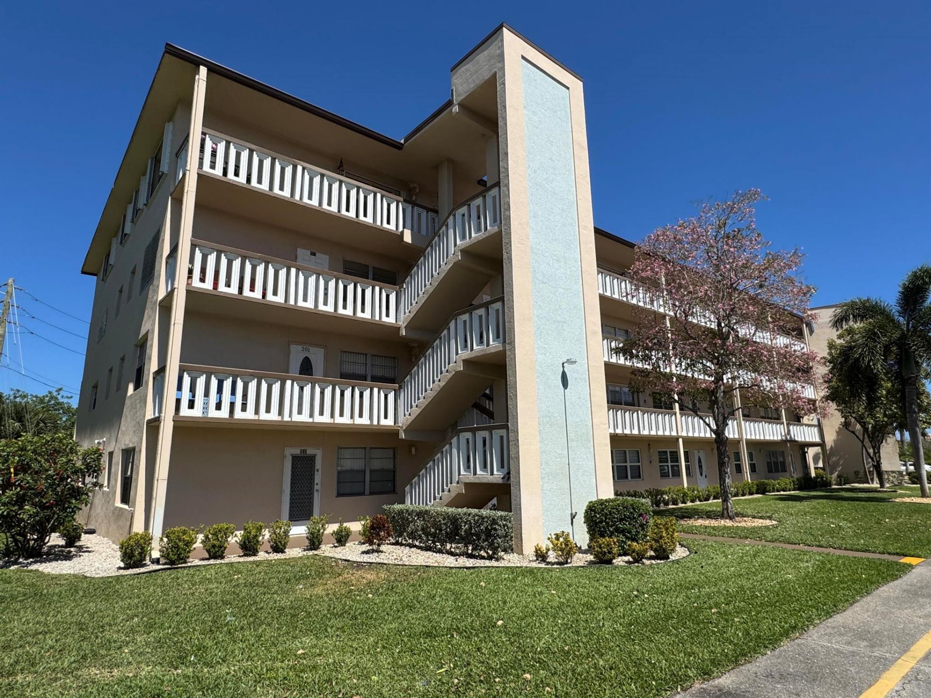 203 Southampton A, West Palm Beach, FL 33417 Photo