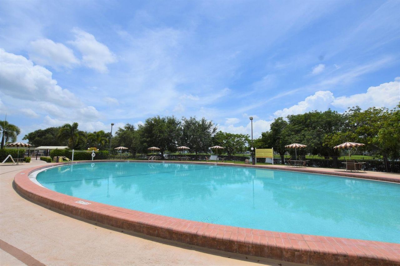 203 Southampton A, West Palm Beach, FL 33417 Photo