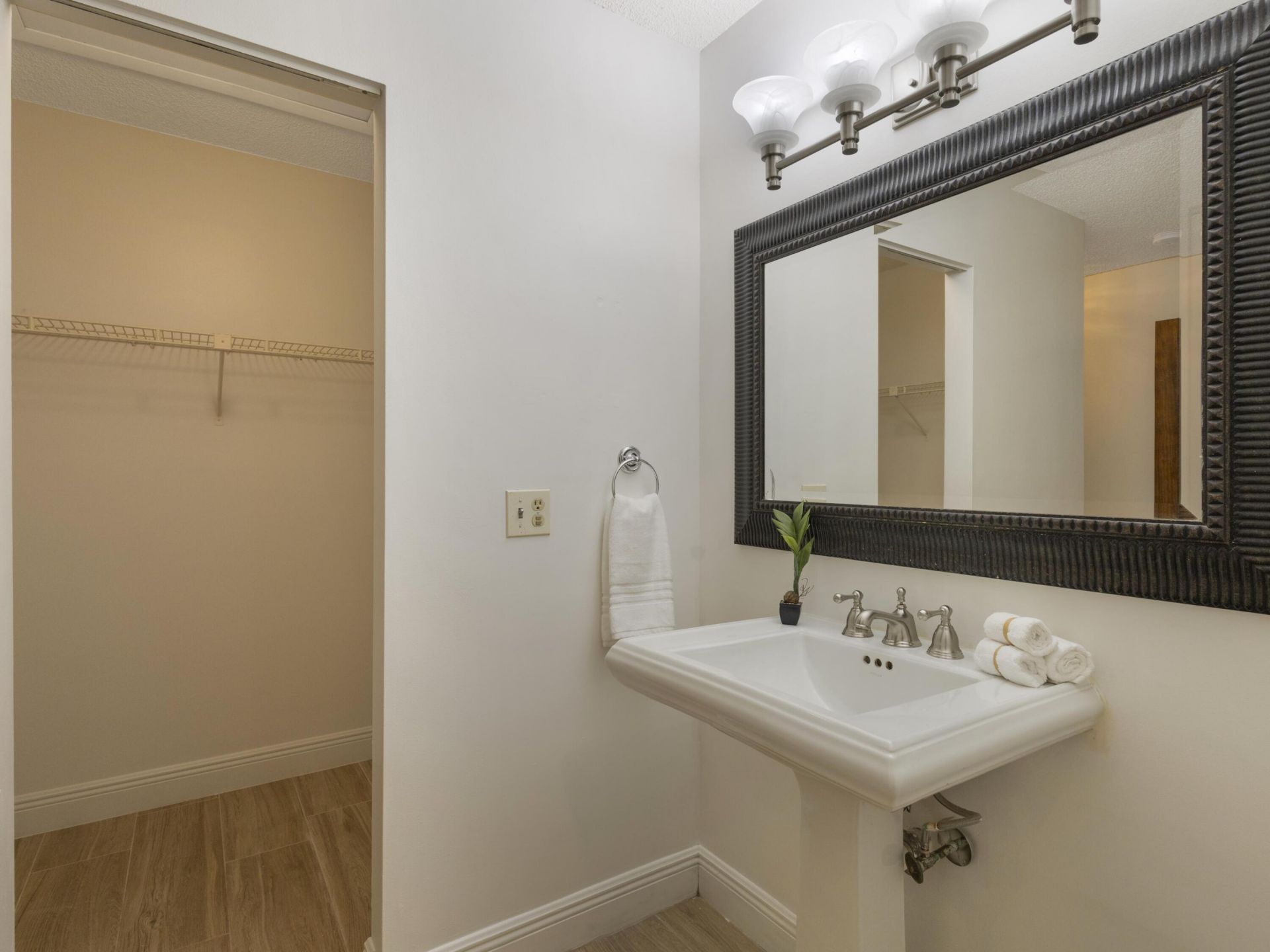 6 S Lakeshore Drive, Hypoluxo, FL 33462 Photo