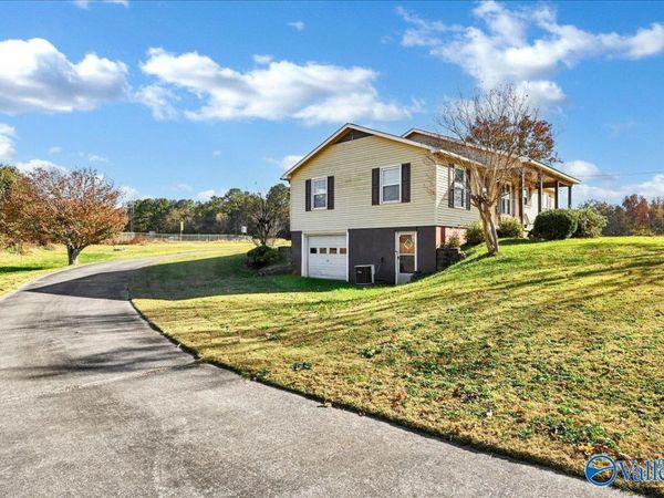 16516 Hampton Lane, Athens, AL 35611