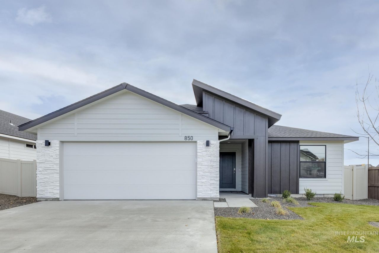 850 N Mirror Creek Way, Meridian, ID 83642 Main Photo