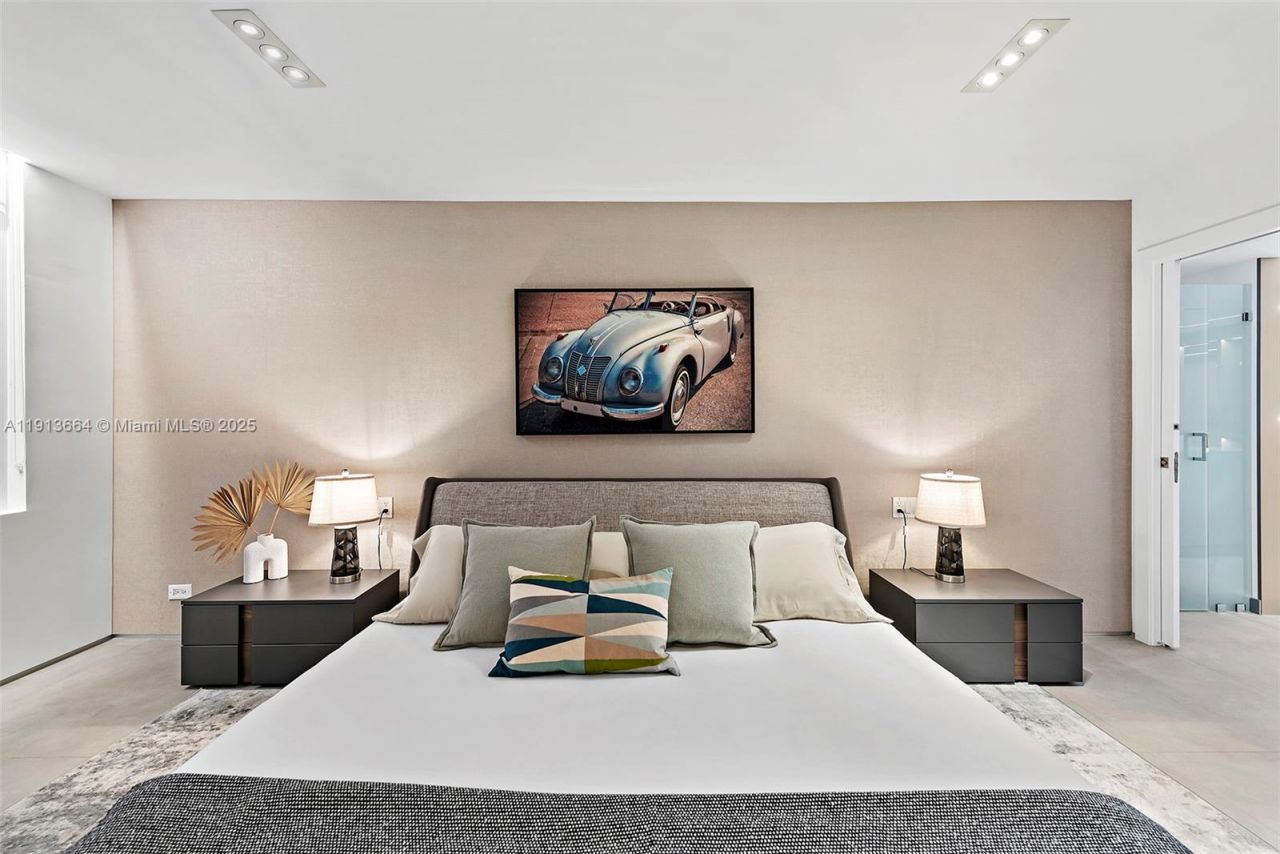 2301 Collins Ave, Unit 1004, Miami Beach, FL 33139 Photo