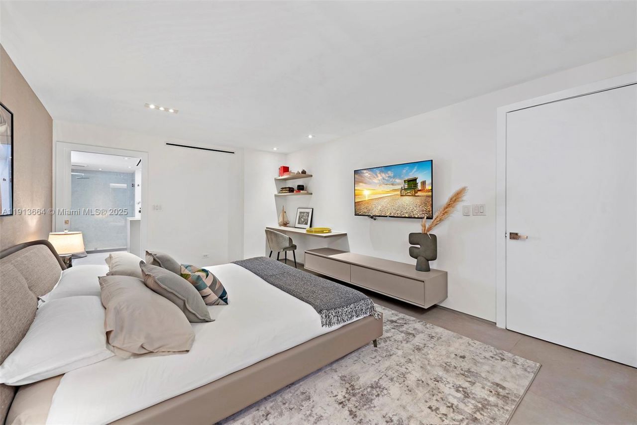 2301 Collins Ave, Unit 1004, Miami Beach, FL 33139 Photo