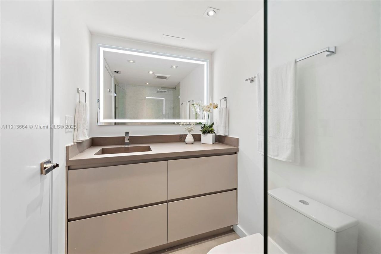 2301 Collins Ave, Unit 1004, Miami Beach, FL 33139 Photo