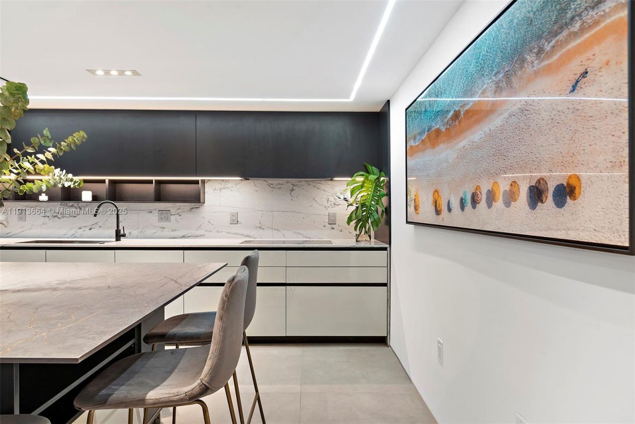 2301 Collins Ave, Unit 1004, Miami Beach, FL 33139 Photo