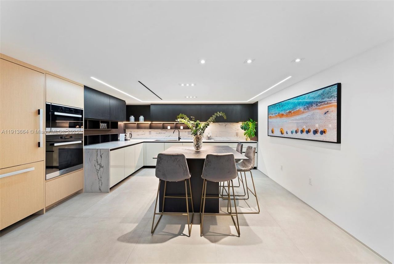 2301 Collins Ave, Unit 1004, Miami Beach, FL 33139 Photo