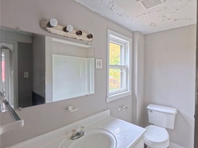 801 Storer Avenue, Akron, OH 44320 Photo 9