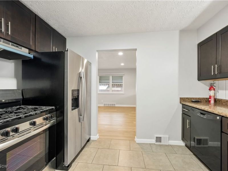 1289 Harpster Avenue, Akron, OH 44314 Photo 6