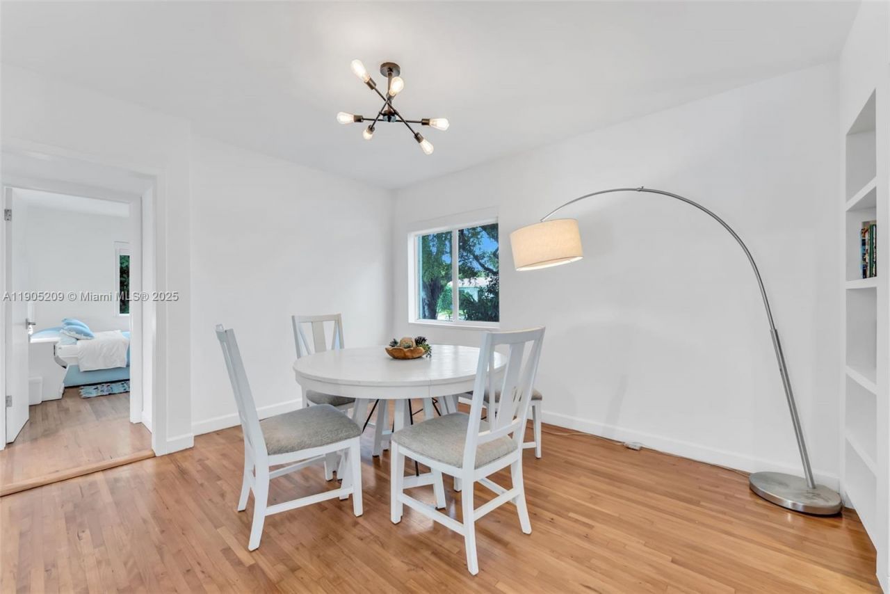 971 NE 116th St, Biscayne Park, FL 33161 Photo