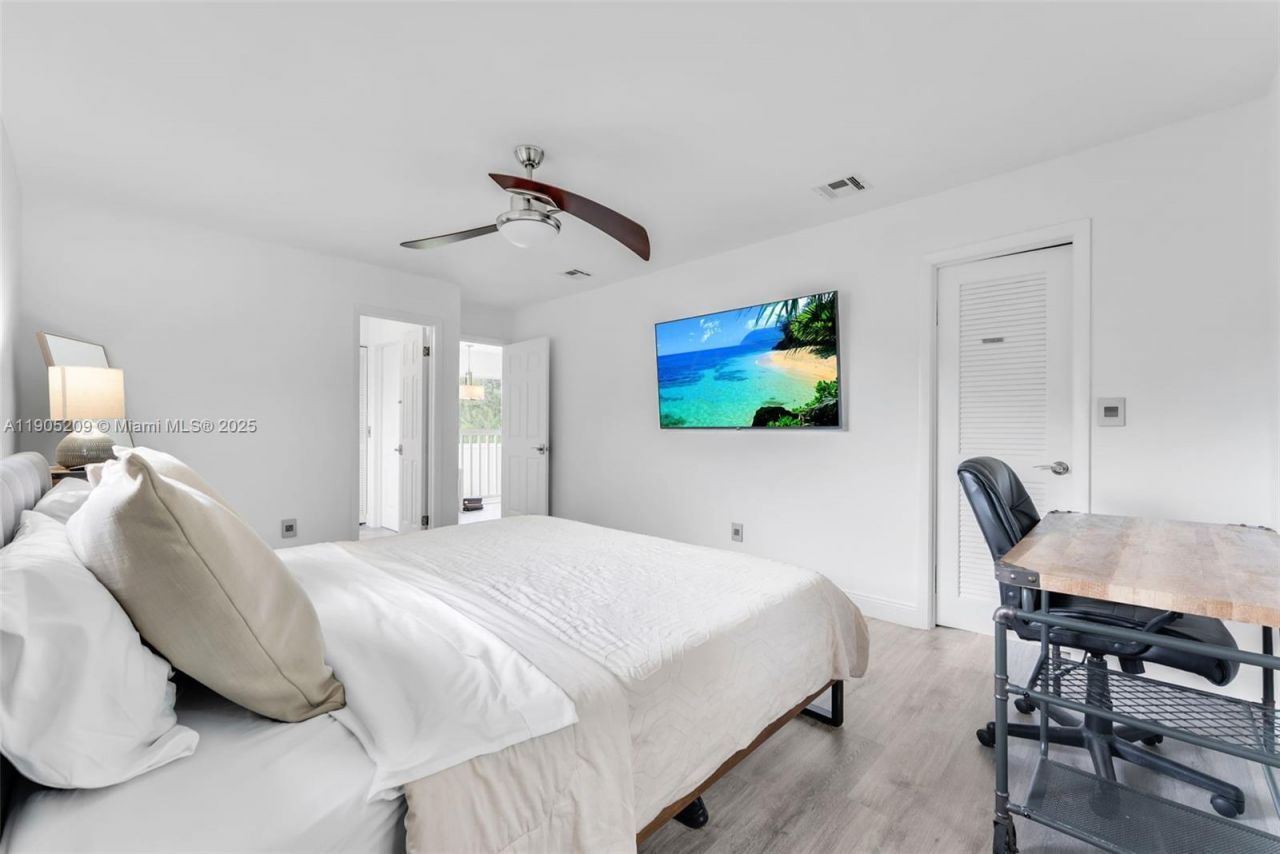 971 NE 116th St, Biscayne Park, FL 33161 Photo