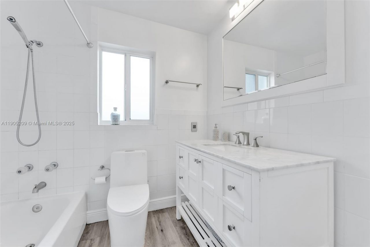 971 NE 116th St, Biscayne Park, FL 33161 Photo