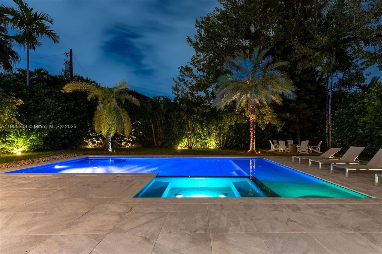 971 NE 116th St, Biscayne Park, FL 33161 Photo